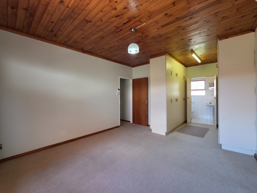 4 Bedroom Property for Sale in Wavecrest Eastern Cape